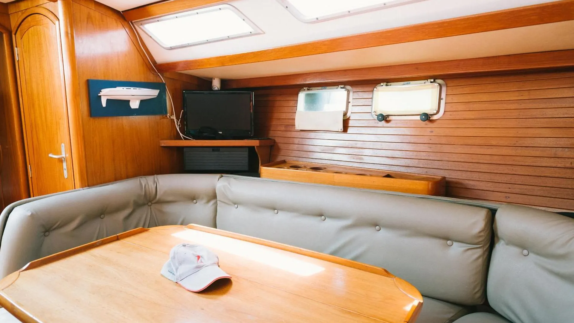 ספינת מלון מלון קטאניה Sleep In Boat איטליה